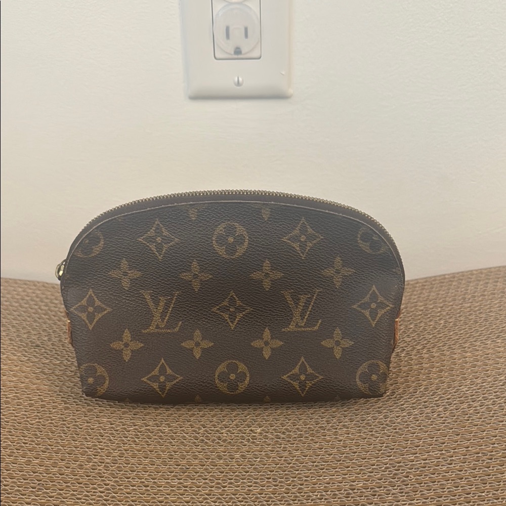 Louis Vuitton Monogram Pouch - Picture 2 of 7